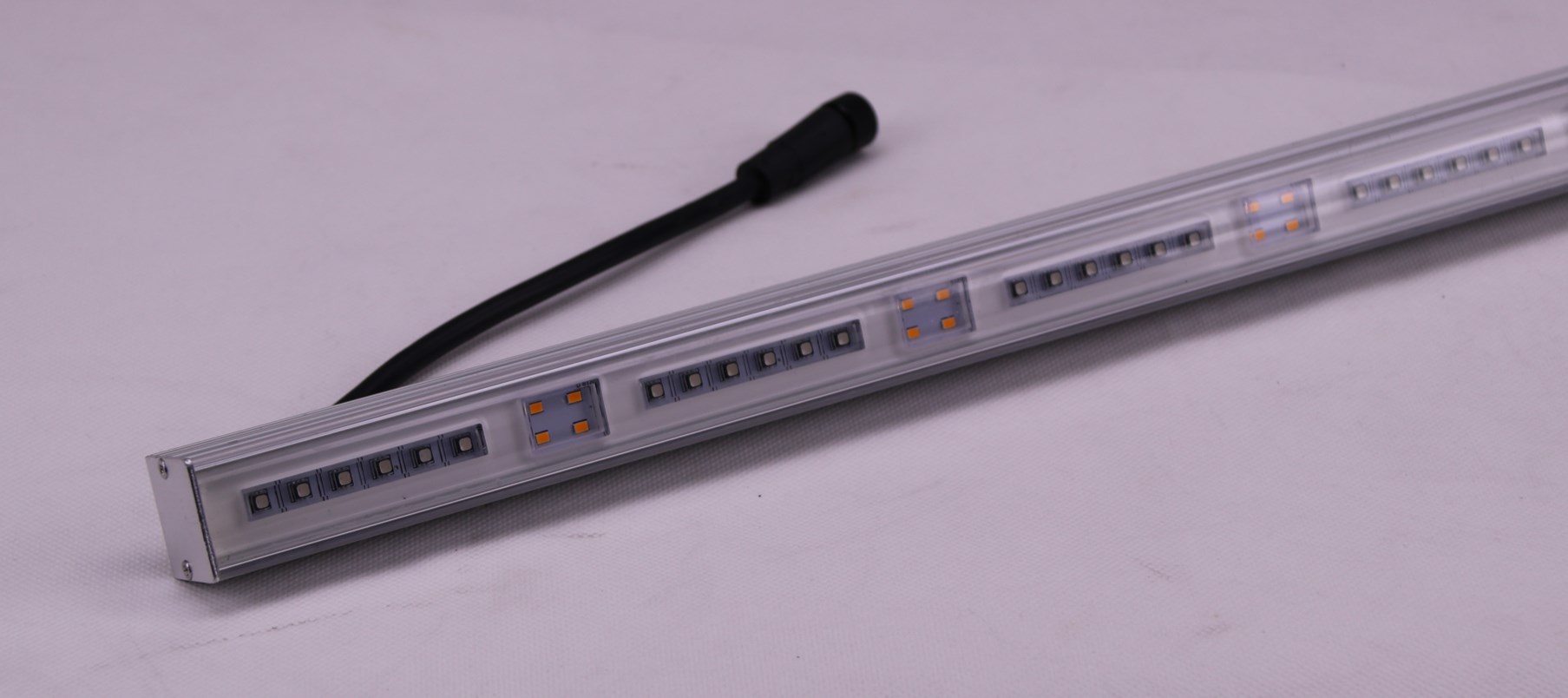 吉豐光電為你講解LED線型燈的色容差是什么？(圖1)